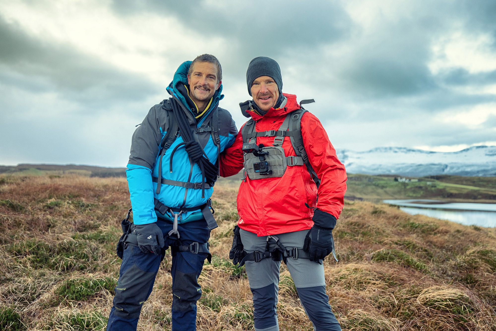 Loạt sao Hollywood &quot;vào rừng&quot; với Bear Grylls - Ảnh 3.