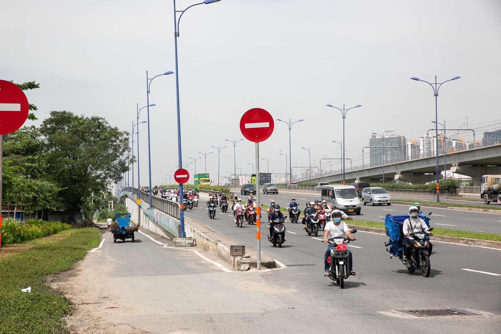Tại sao không mở lại đường dân sinh dưới dạ cầu Rạch Chiếc? - Ảnh 1.