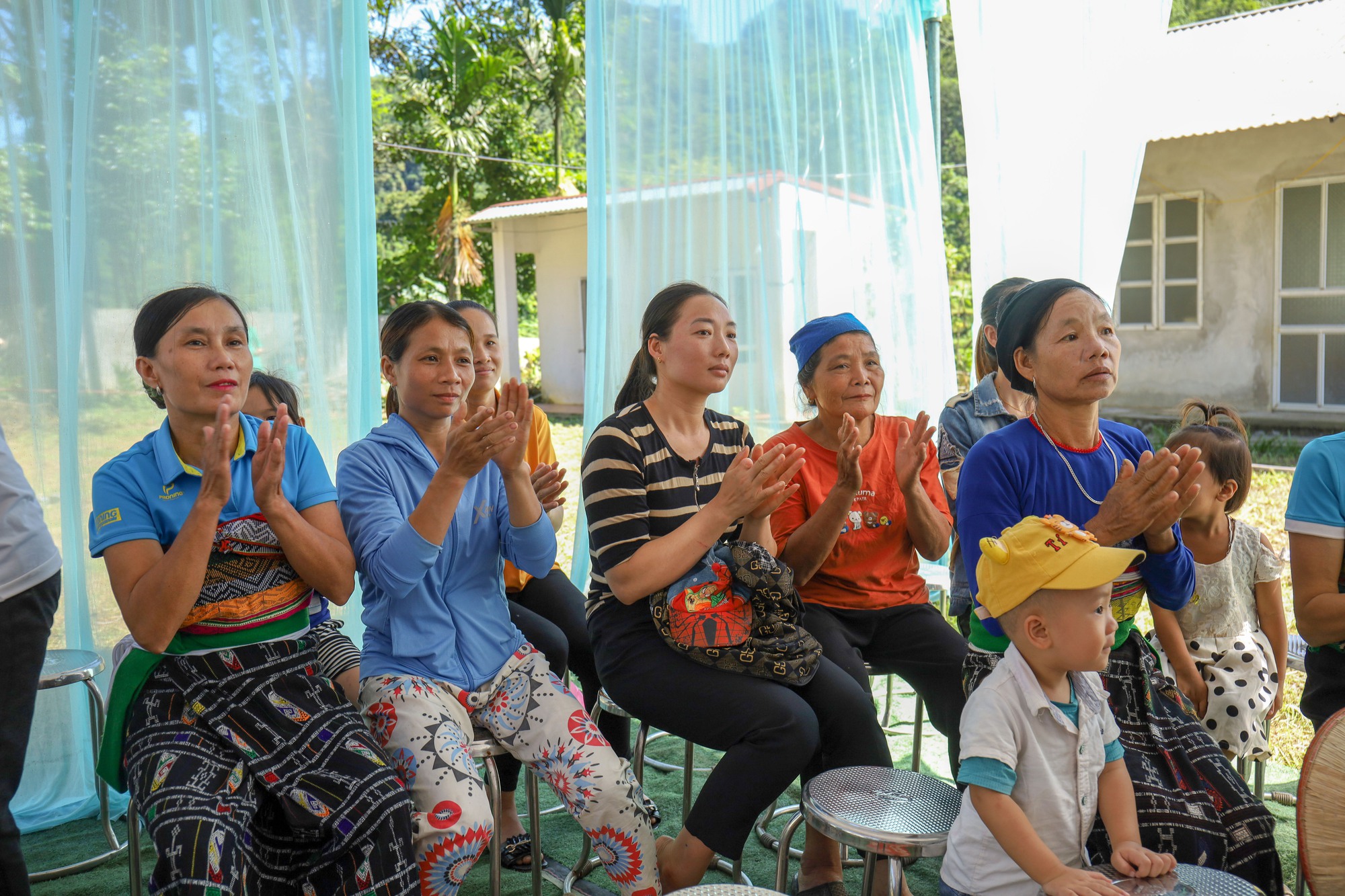 “Có điểm trường mới kiên cố, an toàn, 100% các con sẽ đến lớp” - Ảnh 1.