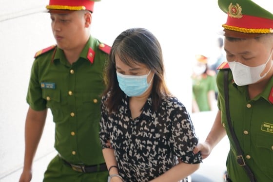 Doanh nghiệp &quot;cảm ơn&quot; 200 triệu, cựu Thư ký Thứ trưởng Bộ Y tế rất &quot;lịch sự&quot;: &quot;Chưa đủ chị ạ&quot; - Ảnh 1.