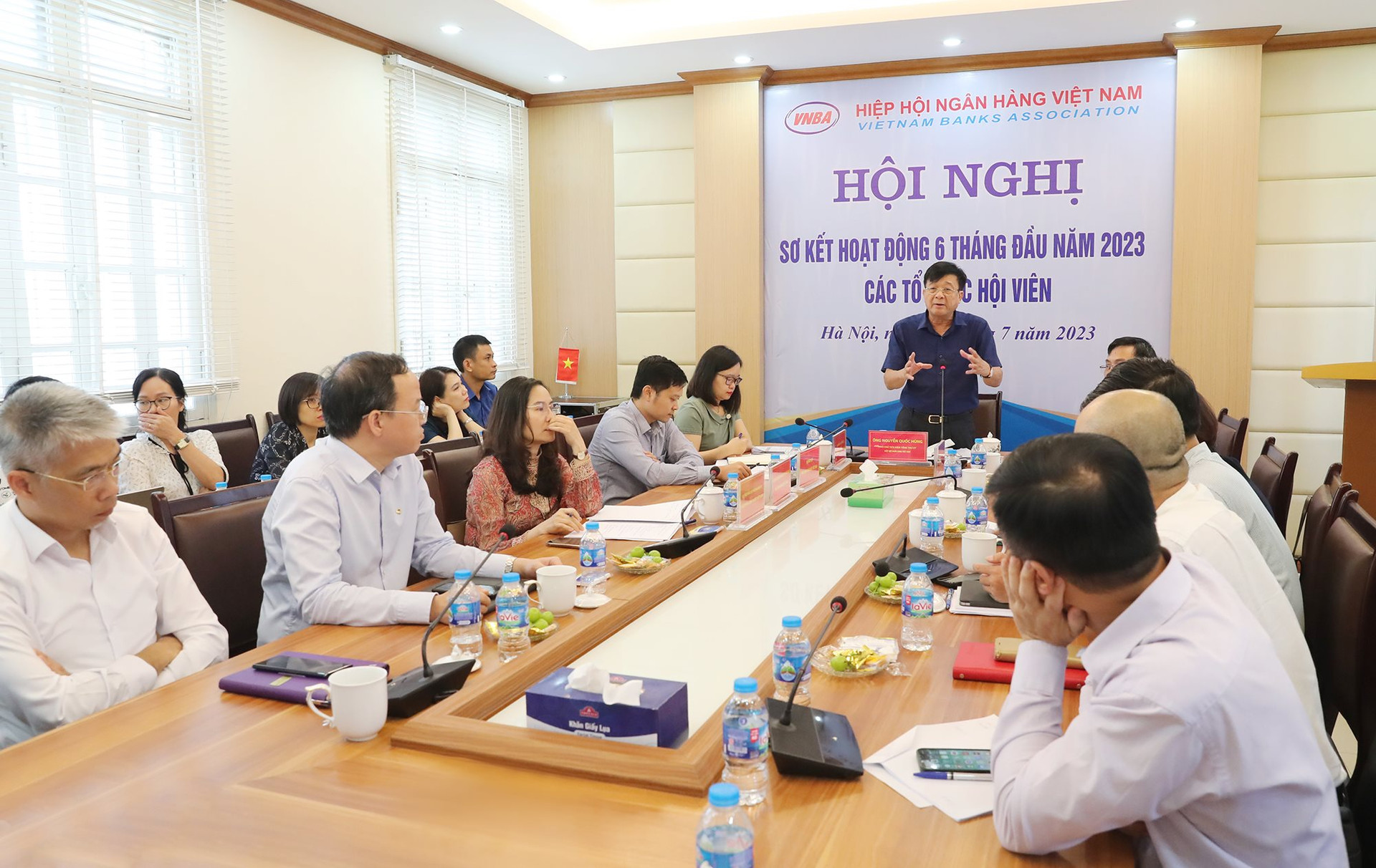 Lộ diện các ngân hàng vừa cam kết giảm thêm lãi suất, loạt kiến nghị "nóng" - Ảnh 1. Lộ diện các ngân hàng vừa cam kết giảm thêm lãi suất, loạt kiến nghị "nóng" - Ảnh 1.