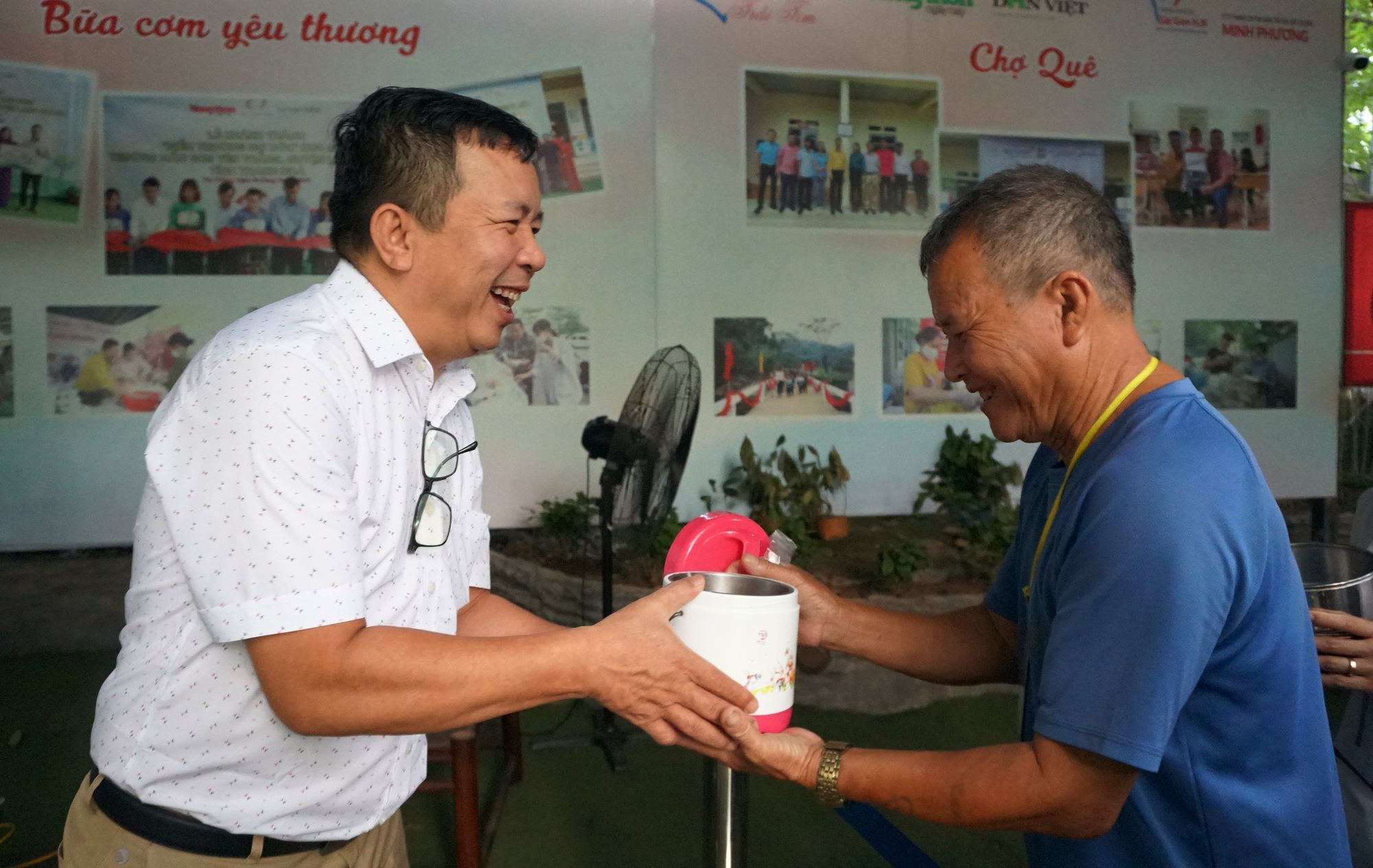 Hương vị tình thân gửi trọn trong từng suất ăn - Ảnh 1.