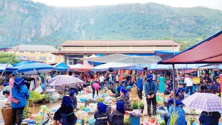 Chợ phiên Y Tý hấp dẫn khách bốn phương - Ảnh 12.