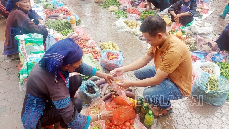 Chợ phiên Y Tý hấp dẫn khách bốn phương - Ảnh 4.