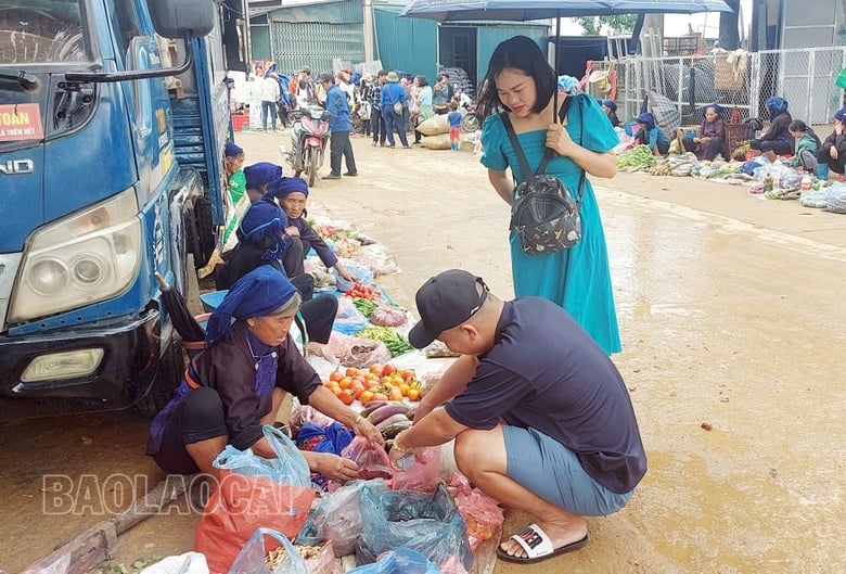 Chợ phiên Y Tý hấp dẫn khách bốn phương - Ảnh 6.