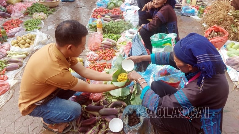 Chợ phiên Y Tý hấp dẫn khách bốn phương - Ảnh 8.