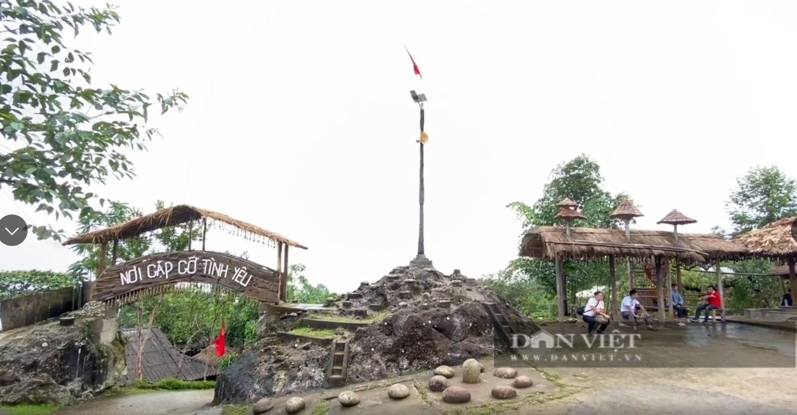 Lên Lao Chải ở Lai Châu ăn cá suối, gà đồi, thịt gác bếp, ngắm bản Mông đẹp như trong cổ tích - Ảnh 5.