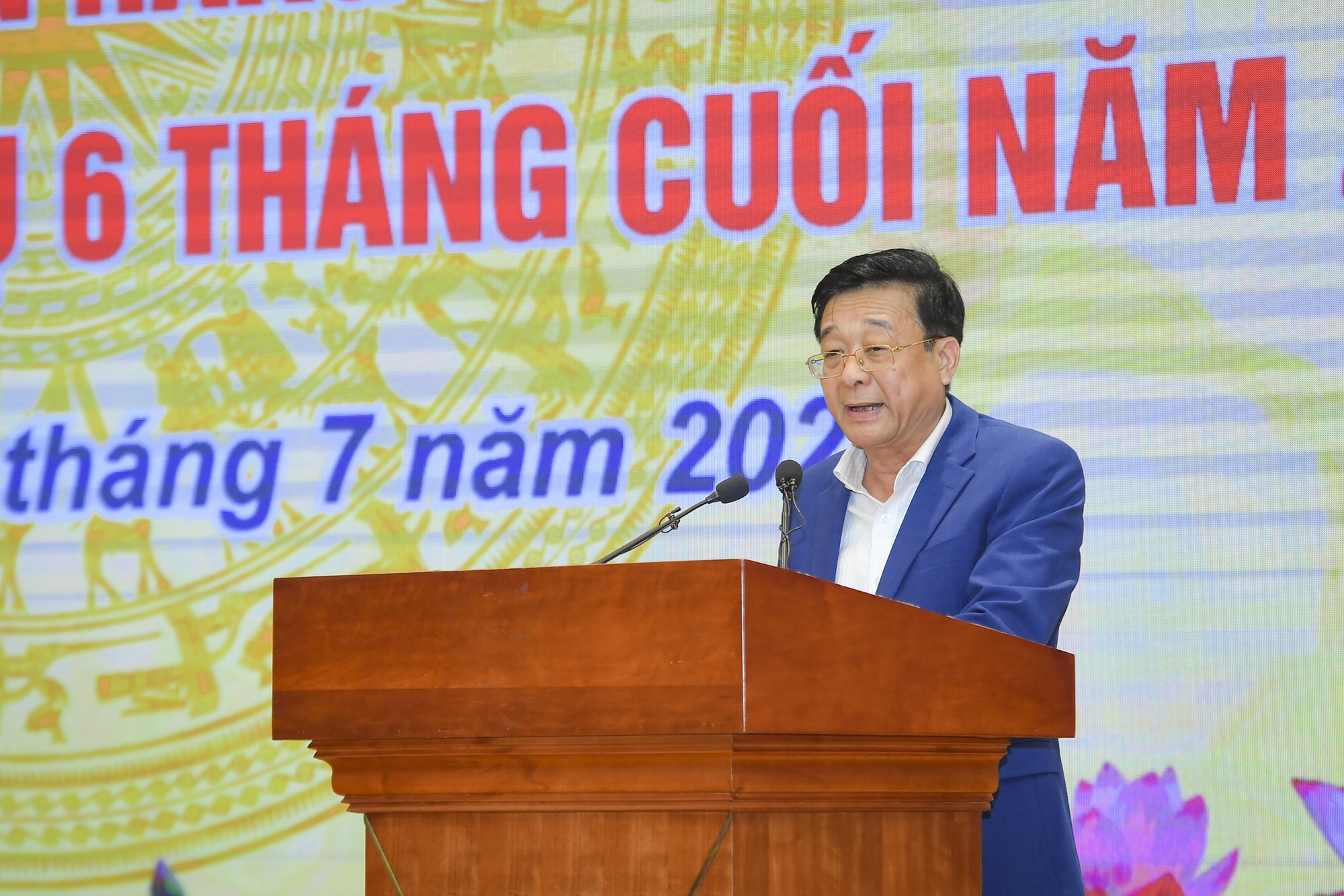 TS Nguyễn Quốc Hùng: Trình Quốc hội ban hành Nghị quyết gỡ khó cho doanh nghiệp với chính sách vượt thẩm quyền Chính phủ - Ảnh 1. TS Nguyễn Quốc Hùng: Trình Quốc hội ban hành Nghị quyết gỡ khó cho doanh nghiệp với chính sách vượt thẩm quyền Chính phủ - Ảnh 1.