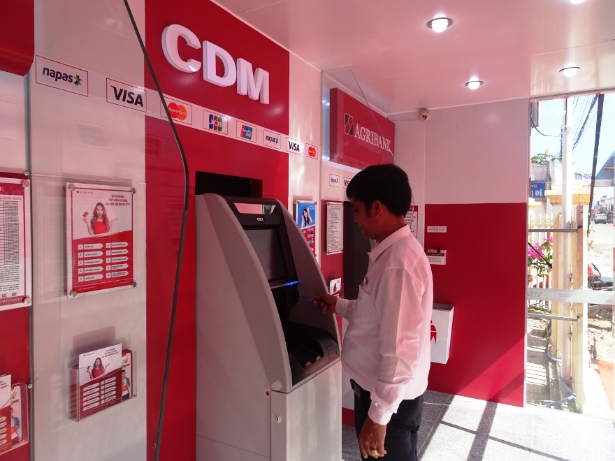 Agribank Quảng Ngãi tích cực chuyển đổi số, hướng đến ngân hàng hiện đại - Ảnh 6. Agribank Quảng Ngãi tích cực chuyển đổi số, hướng đến ngân hàng hiện đại - Ảnh 6.