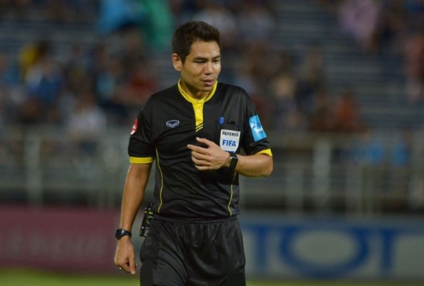Trọng tài từng bị nghi dàn xếp tỷ số cầm còi &quot;trận cầu đinh&quot; của V.League 2023 - Ảnh 1.