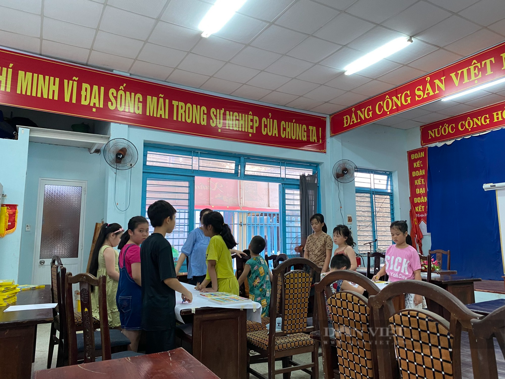 Đà Nẵng: Ấm lòng lớp học 0 đồng cho học sinh có hoàn cảnh khó khăn - Ảnh 2.