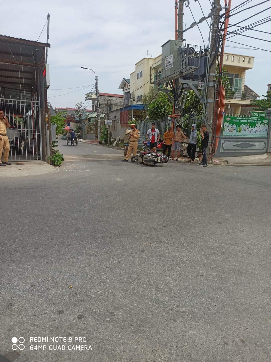Hải Phòng: Nghi ngoại tình, nam tài xế lái ô tô tông xe trực diện vào đôi nam nữ - Ảnh 4.