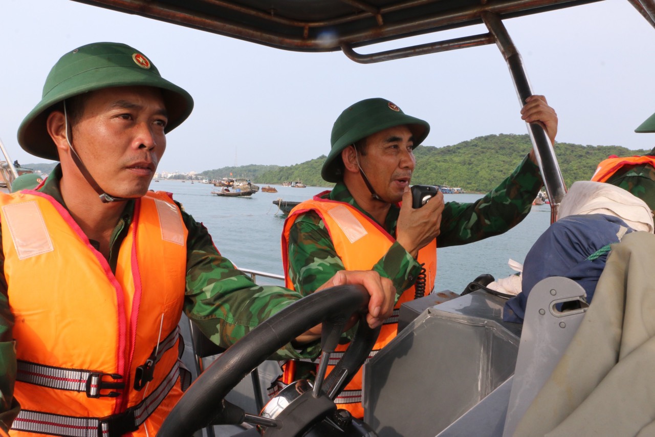 Ứng phó bão số 1 (Talim), Biên phòng tỉnh Quảng Ninh  chỉ đạo bắn 3 lượt pháo hiệu báo bão - Ảnh 4.
