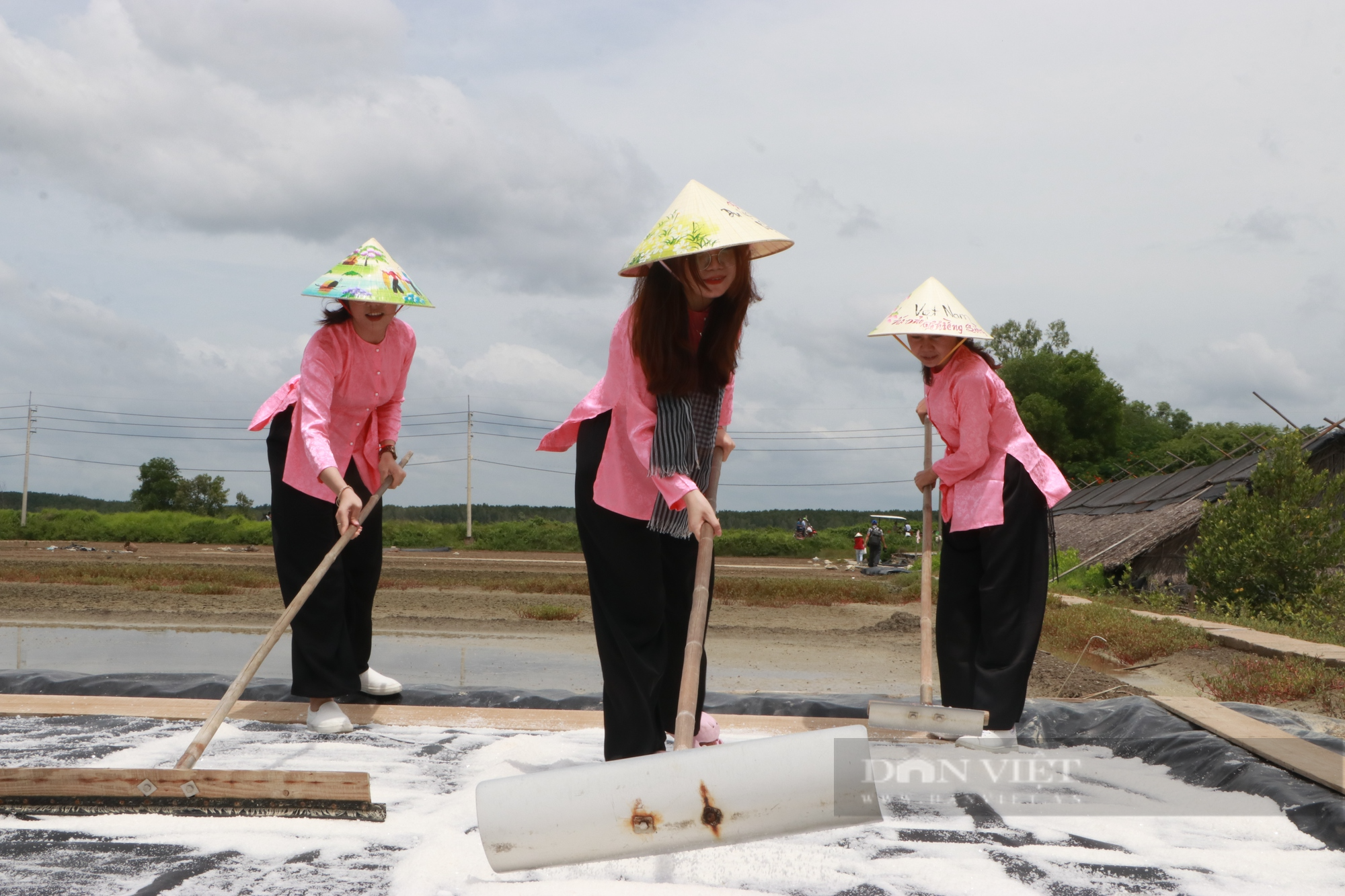 Thủ tướng Phạm Minh Chính thị sát Cần Giờ, yêu cầu TP.HCM làm việc với nhà đầu tư, thúc đẩy siêu cảng 5,4 tỷ USD - Ảnh 1.