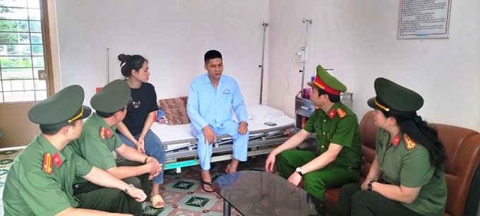 Thăm hỏi gia đình liệt sĩ, cán bộ bị thương ở Đắk Lắk - Ảnh 2.