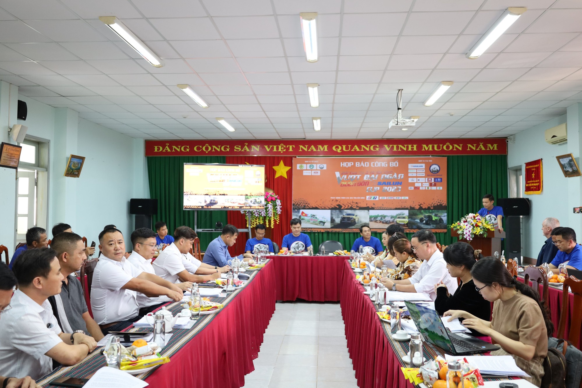 Hơn 80 đội tranh tài tại giải đua ô tô địa hình lần đầu tiên tổ chức ở Đắk Lắk - Ảnh 1.