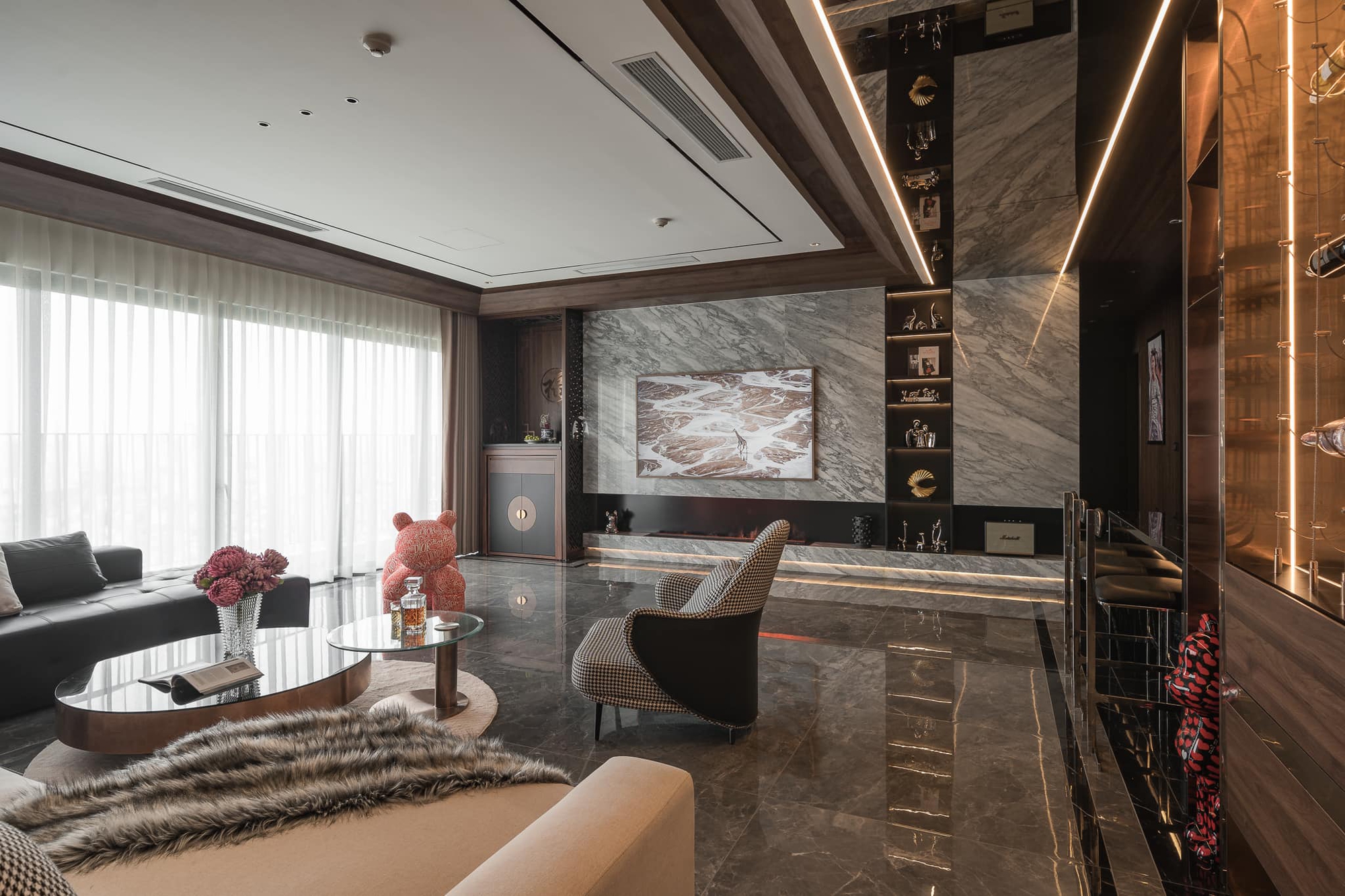 Mệt mỏi vì bị chủ nhà đòi nhà thuê, vợ chồng trẻ tậu luôn căn Duplex Penthouse sang chảnh - Ảnh 2.