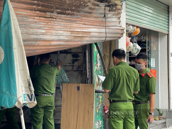 Hiện trường tan hoang sau hoả hoạn 3 người trong cùng gia đình tử vong thương tâm ở Hà Nội - Ảnh 6.