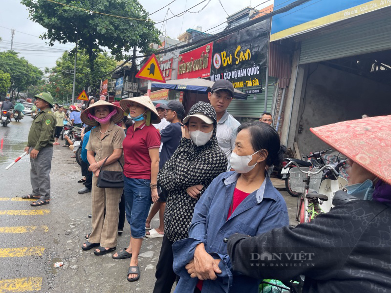 Hiện trường tan hoang sau hoả hoạn 3 người trong cùng gia đình tử vong thương tâm ở Hà Nội - Ảnh 11.