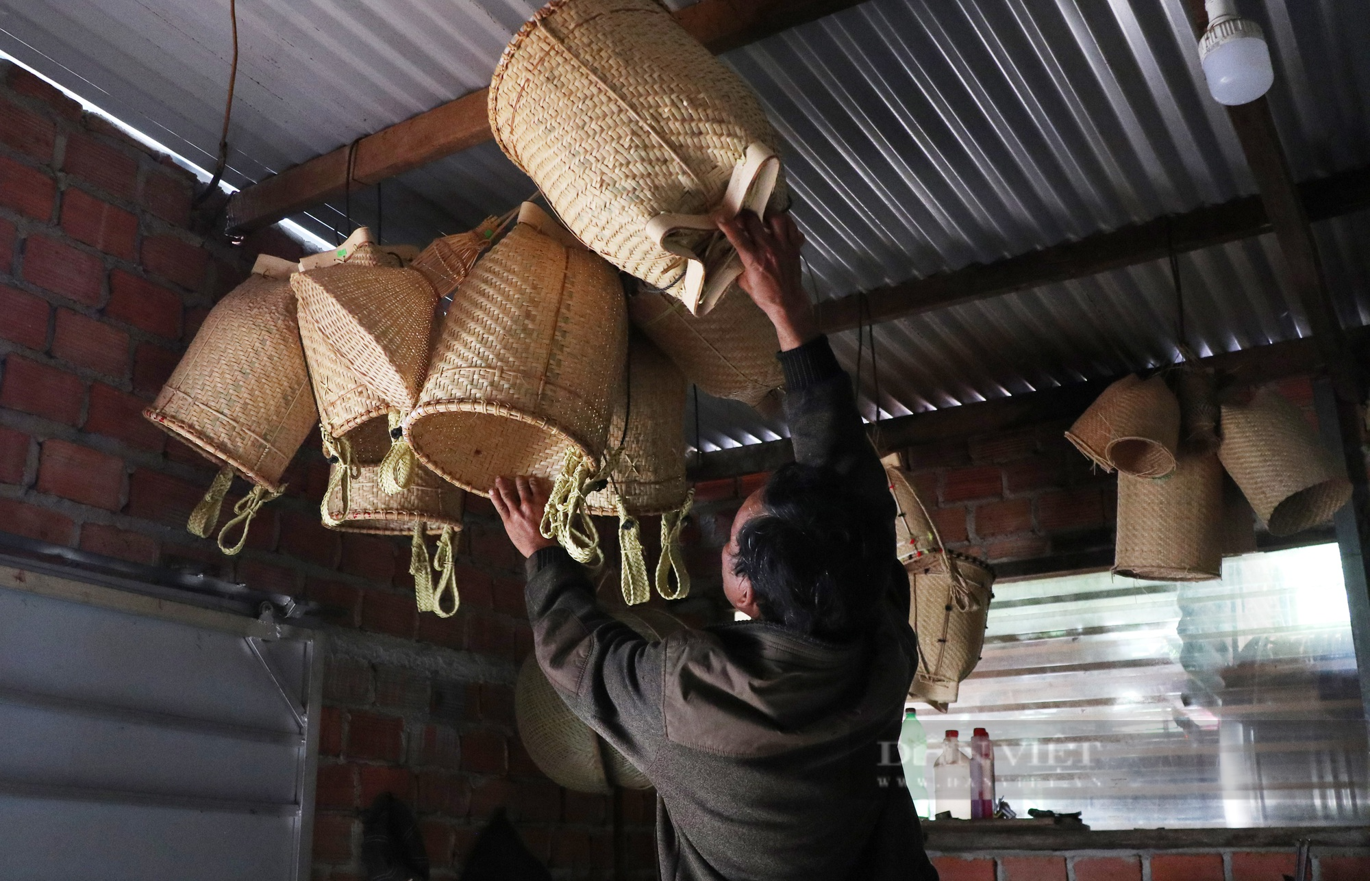 Tập trung đan lát những ngày rảnh rỗi, chị em người K’ho Sre ở Đinh Lạc có thêm thu nhập - Ảnh 7.