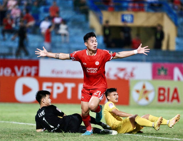 Điều gì giúp Nguyễn Đức Chiến 1m84 liên tục toả sáng ở Viettel FC? - Ảnh 2.