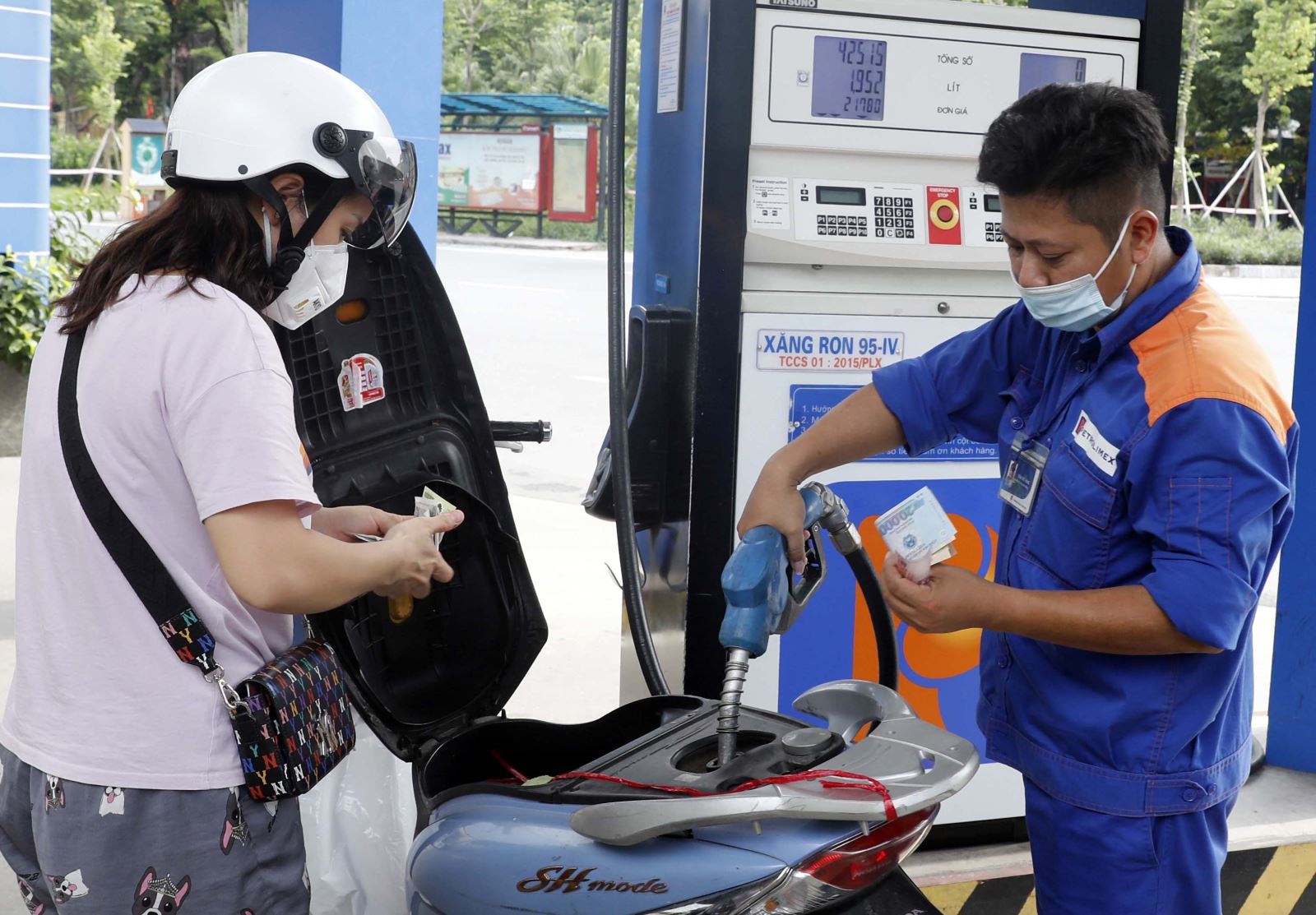 Giá xăng dầu hôm nay 20/7: Bất ngờ giảm, giá xăng trong nước giảm theo vào ngày mai? - Ảnh 3.