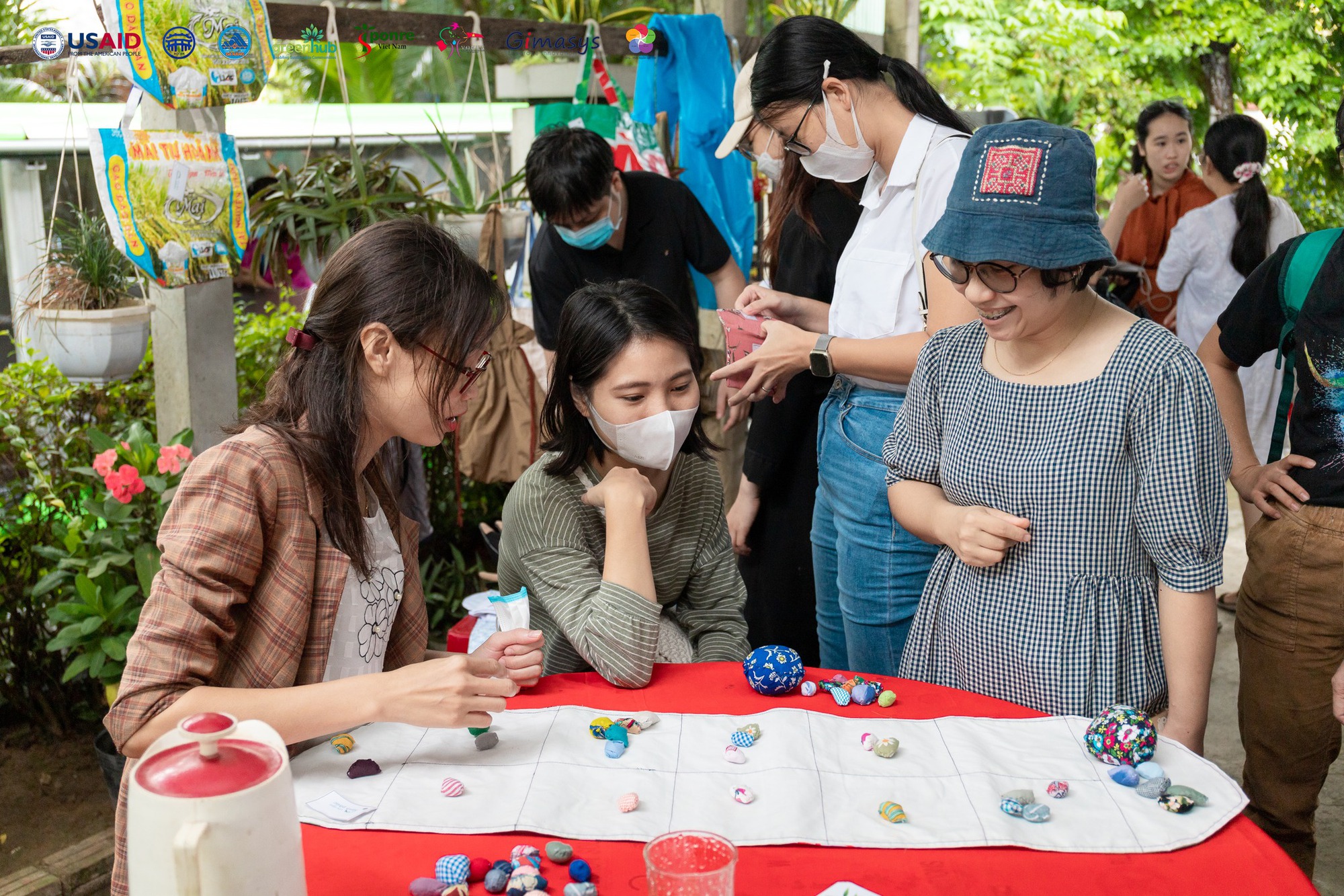 Cửa tiệm đặc biệt 'sản xuất' nụ cười cho những mảnh đời kém may mắn - Ảnh 10.