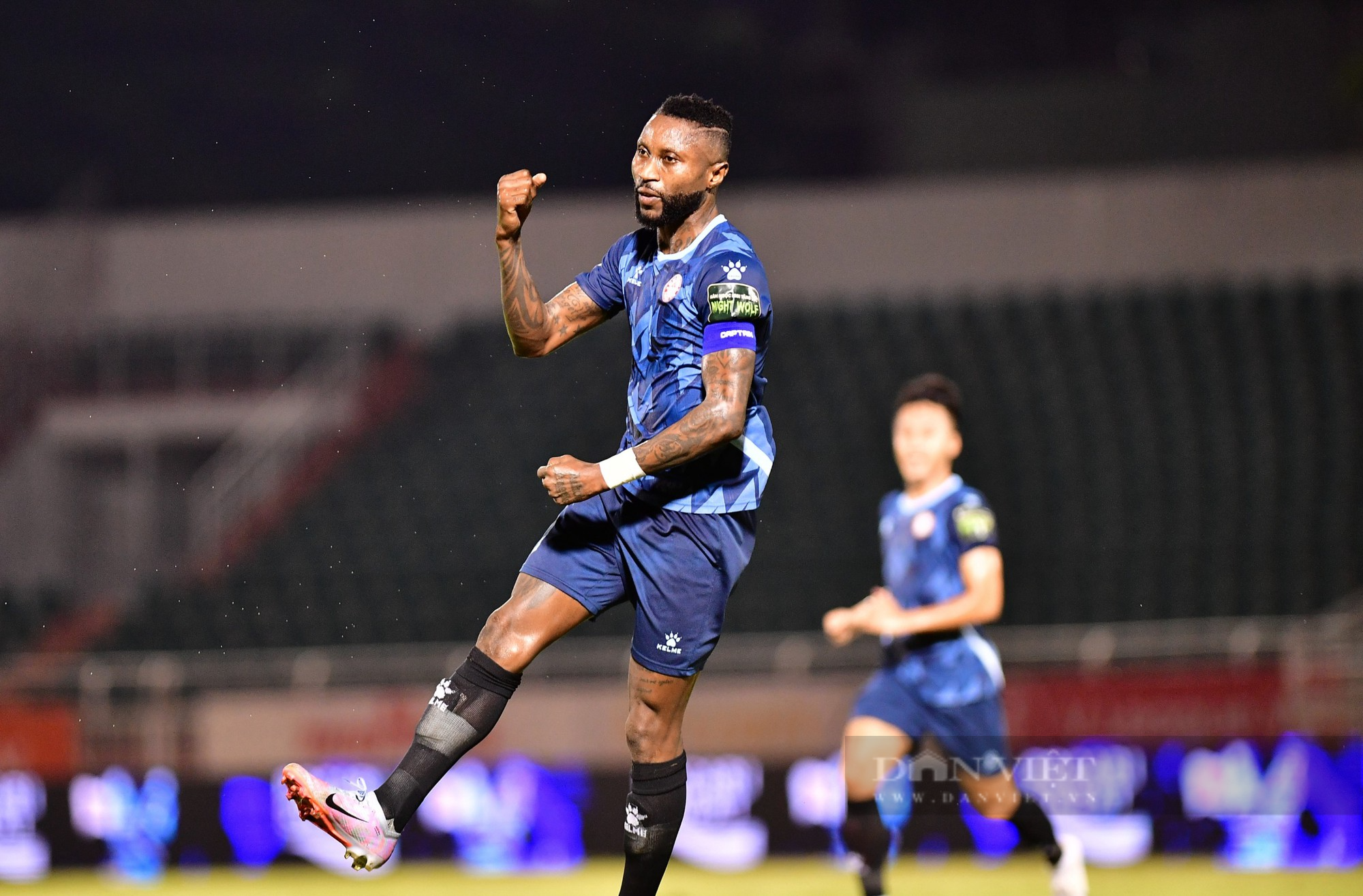 CLB TP.HCM vs Viettel (17h00 ngày 2/7): Chiến hạm đỏ mong vượt sóng lớn - Ảnh 1.