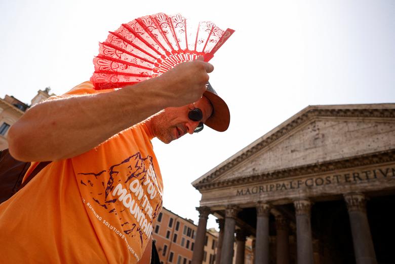 Italy ghi nhận tình trạng nắng nóng 47 độ C, rất bất thường trong nhiều năm trở lại đây - Ảnh 2.