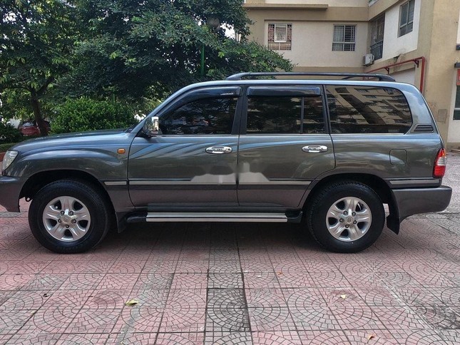 Bộ Công Thương bán xe Land Cruiser, Mercedes... giá hơn 2,9 tỷ đồng - Ảnh 1.