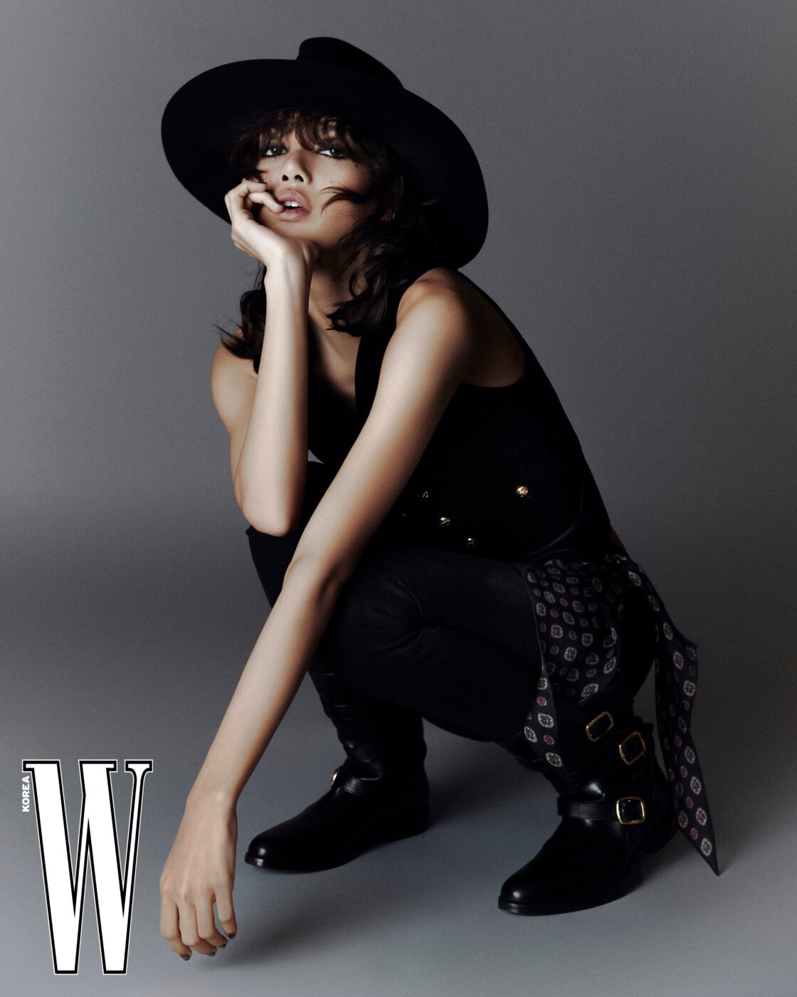 Lisa (BLACKPINK) gặp &quot;khủng hoảng&quot; tuổi 26 - Ảnh 3.