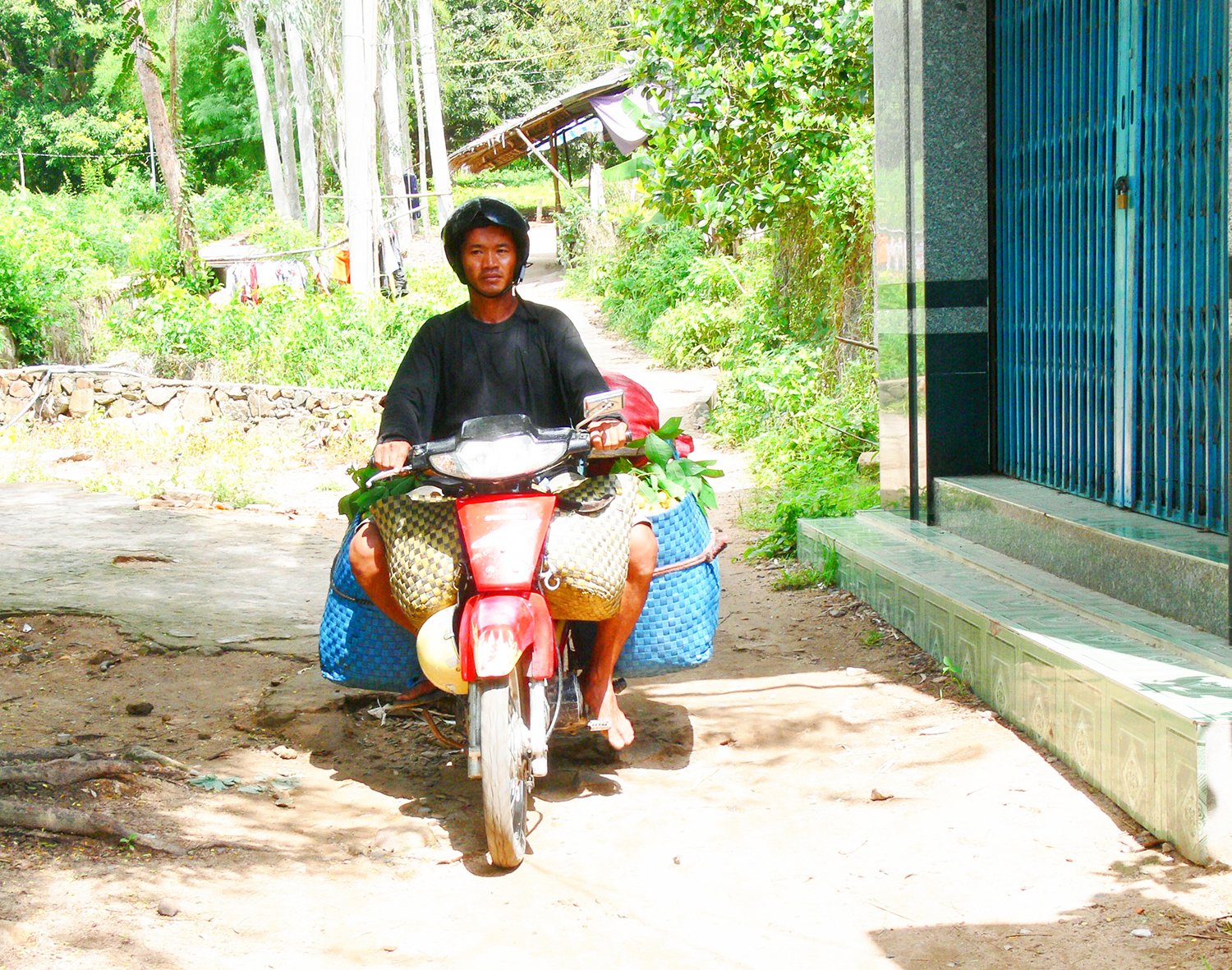 Một ngọn núi cao ở An Giang, lên đến nơi thấy dân gánh vô số trái cây, sầu riêng là thứ quả ngon nhất - Ảnh 4.