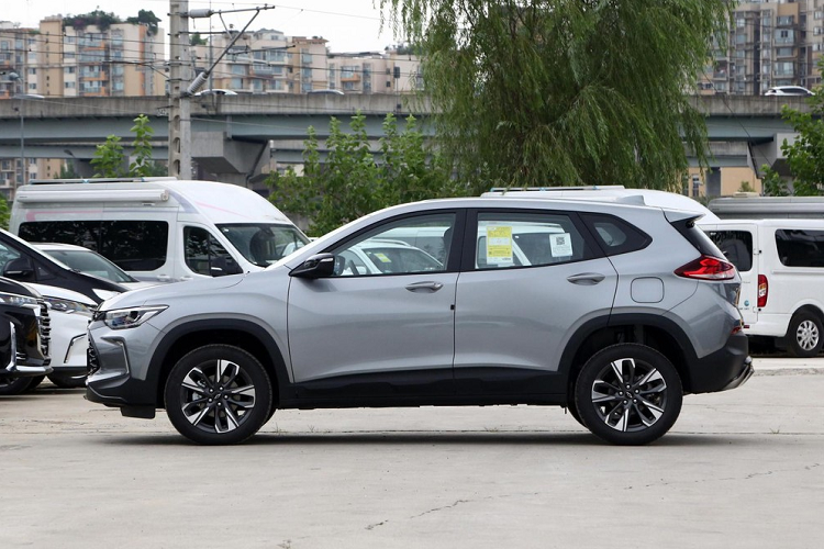 Chevrolet Tracker RS 2023 chỉ từ 355 triệu đồng - Ảnh 5.