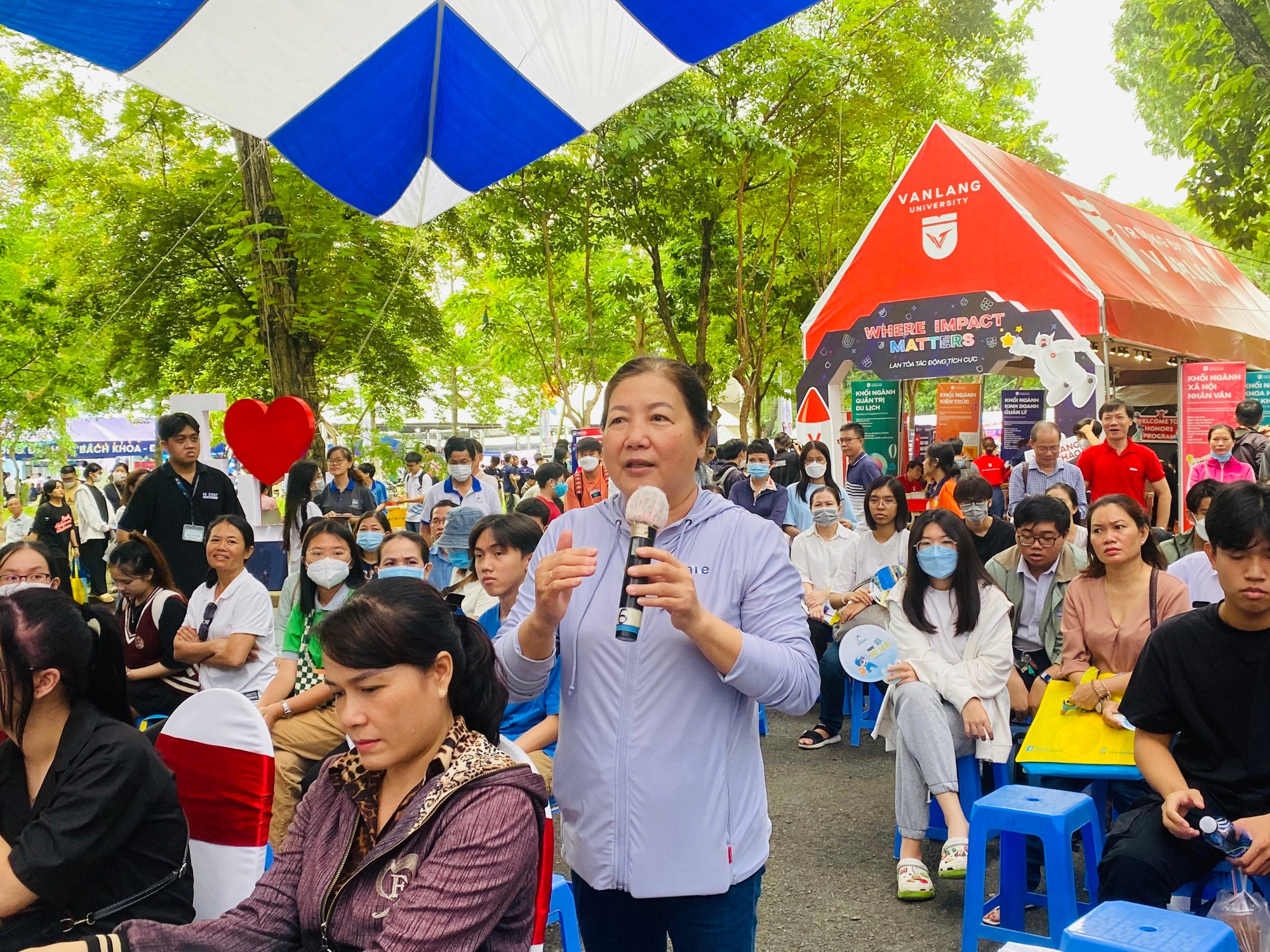 Tư vấn hướng nghiệp: Không chỉ học sinh mà phụ huynh cũng cần được &quot;chăm sóc&quot; - Ảnh 3.