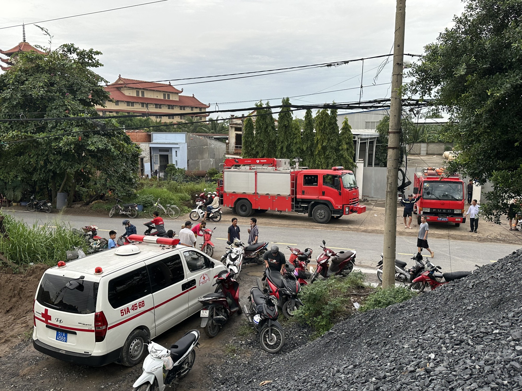 Nhóm 10 người đang ăn nhậu, hai nam thanh niên “thách nhau” bơi qua sông đuối nước, nghi tử vong ở TP.HCM - Ảnh 1.