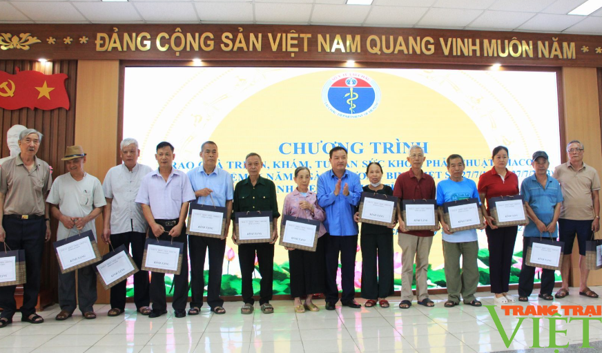 Lai Châu: Tư vấn, khám, chữa bệnh cho thương binh, bệnh binh và thân nhân liệt sỹ - Ảnh 3.