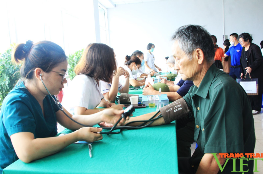 Lai Châu: Tư vấn, khám, chữa bệnh cho thương binh, bệnh binh và thân nhân liệt sỹ - Ảnh 4.