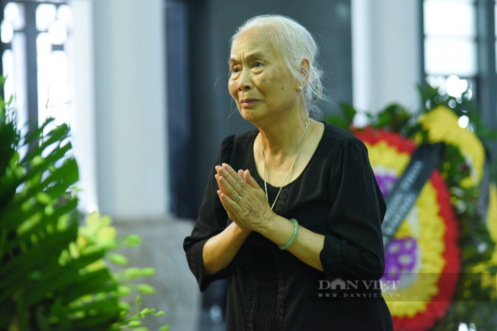 Đám tang NSND Trần Bảng: Đạo diễn Trần Lực không cầm được nước mắt lúc nói lời tiễn biệt cha - Ảnh 4.
