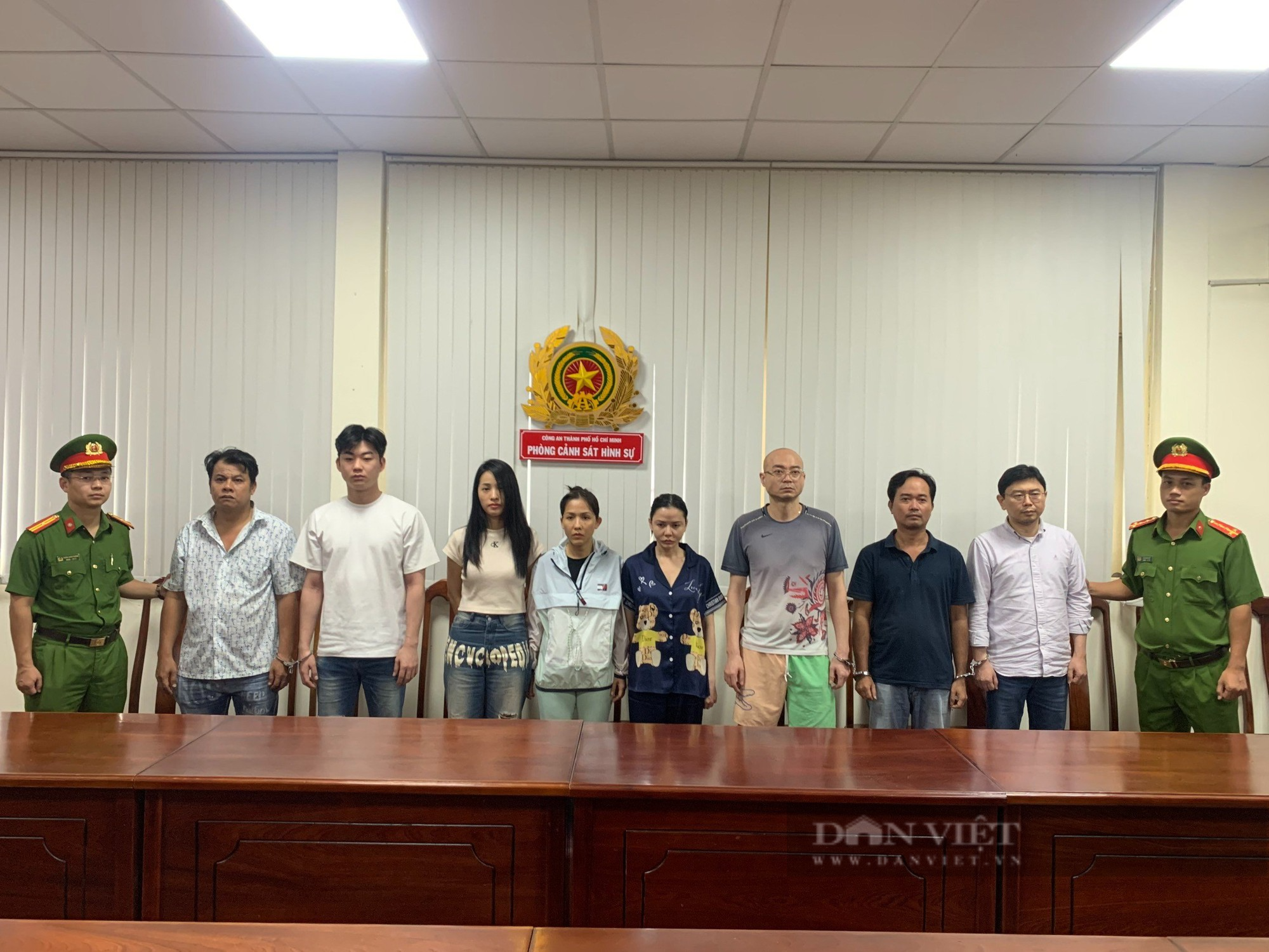 Triệt phá 2 cơ sở kinh doanh, có hành vi mua bán dâm cho người nước ngoài tại TPHCM - Ảnh 2.