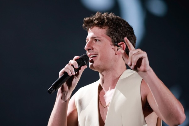 Hơn 8.000 khán giả “cháy” suốt hơn 6 tiếng cùng Charlie Puth và dàn sao Việt tại 8Wonder - Ảnh 5.