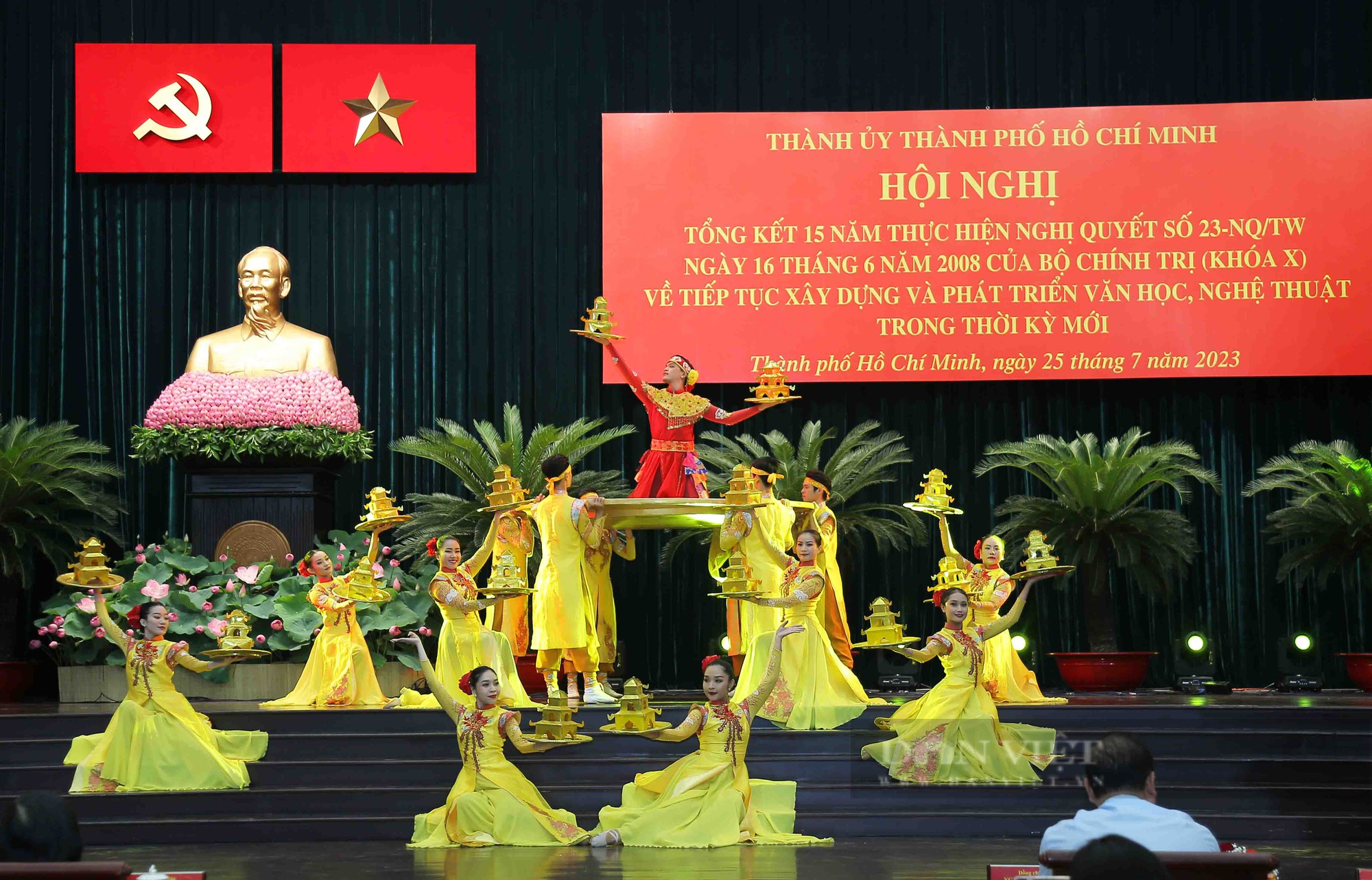 Văn học nghệ thuật TP.HCM phát triển mạnh, nhưng thiếu tác phẩm tầm cỡ giá trị cao - Ảnh 1.