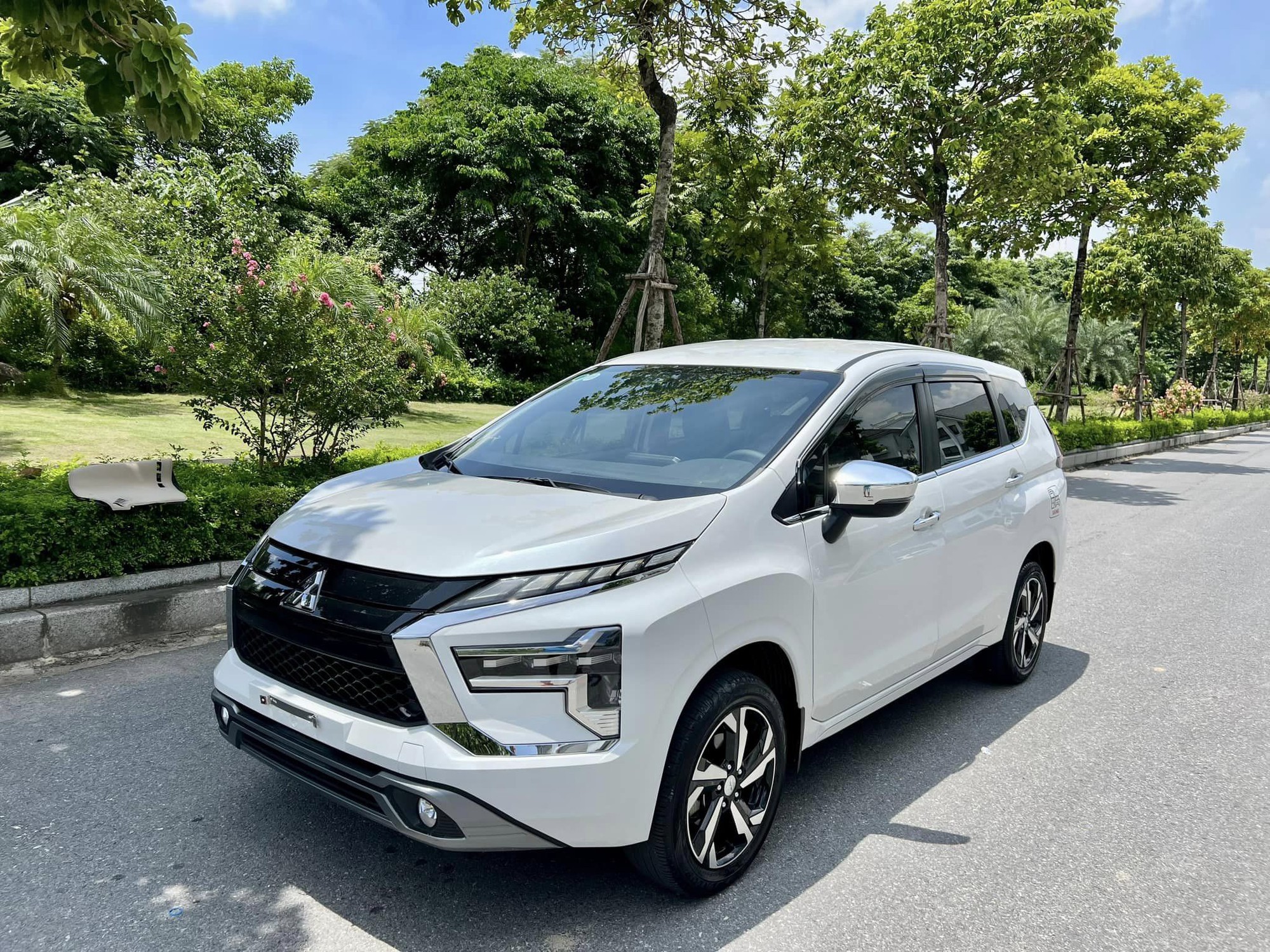 Xe mới khuyến mại &quot;sốc&quot;, Mitsubishi Xpander cũ bán rẻ khó tin - Ảnh 1.