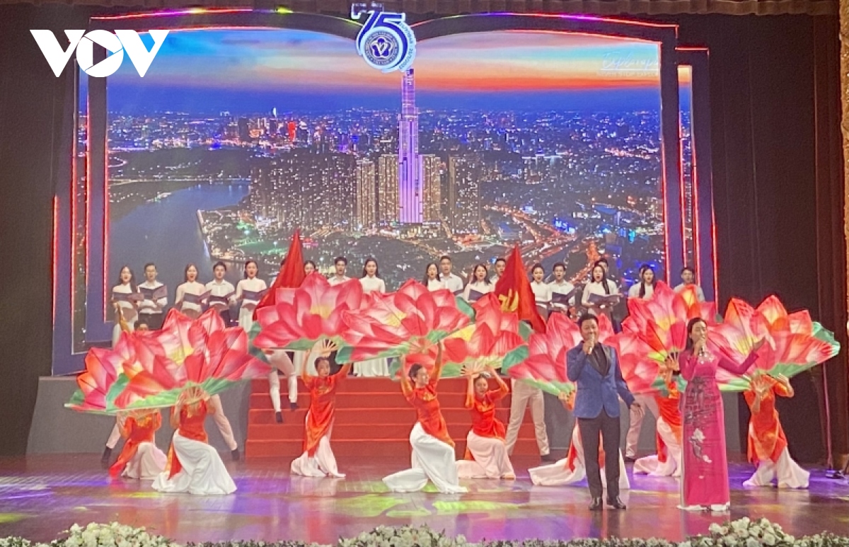 Tổng Bí thư dự lễ kỷ niệm 75 năm thành lập Liên hiệp các Hội Văn học nghệ thuật Việt Nam - Ảnh 10.