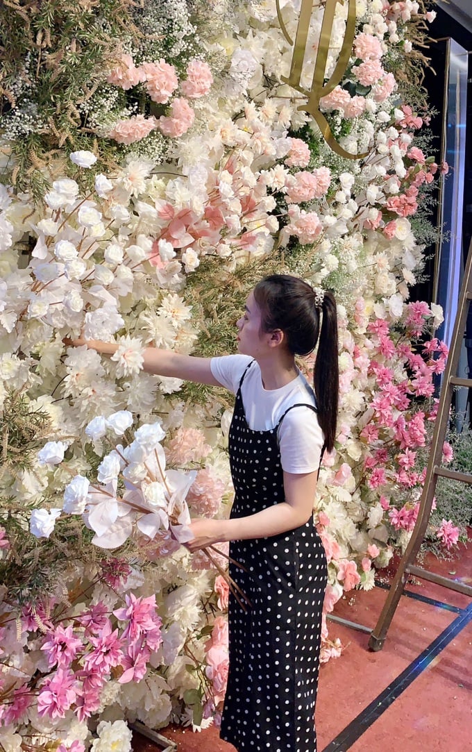 Góc khuất nghề làm rạp cưới "sang chảnh": Kiếm ngon hàng trăm triệu? - Ảnh 3. Góc khuất nghề làm rạp cưới "sang chảnh": Kiếm ngon hàng trăm triệu? - Ảnh 3.