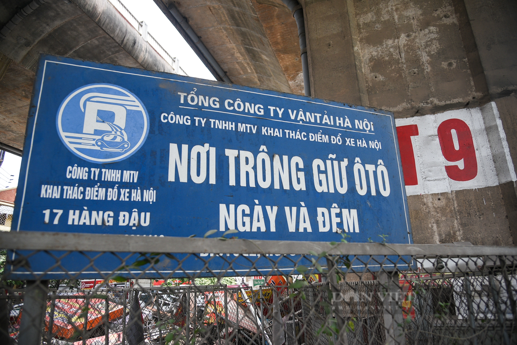 Hiện trạng các gầm cầu cạn sử dụng để làm bãi đỗ xe ở Hà Nội - Ảnh 8.
