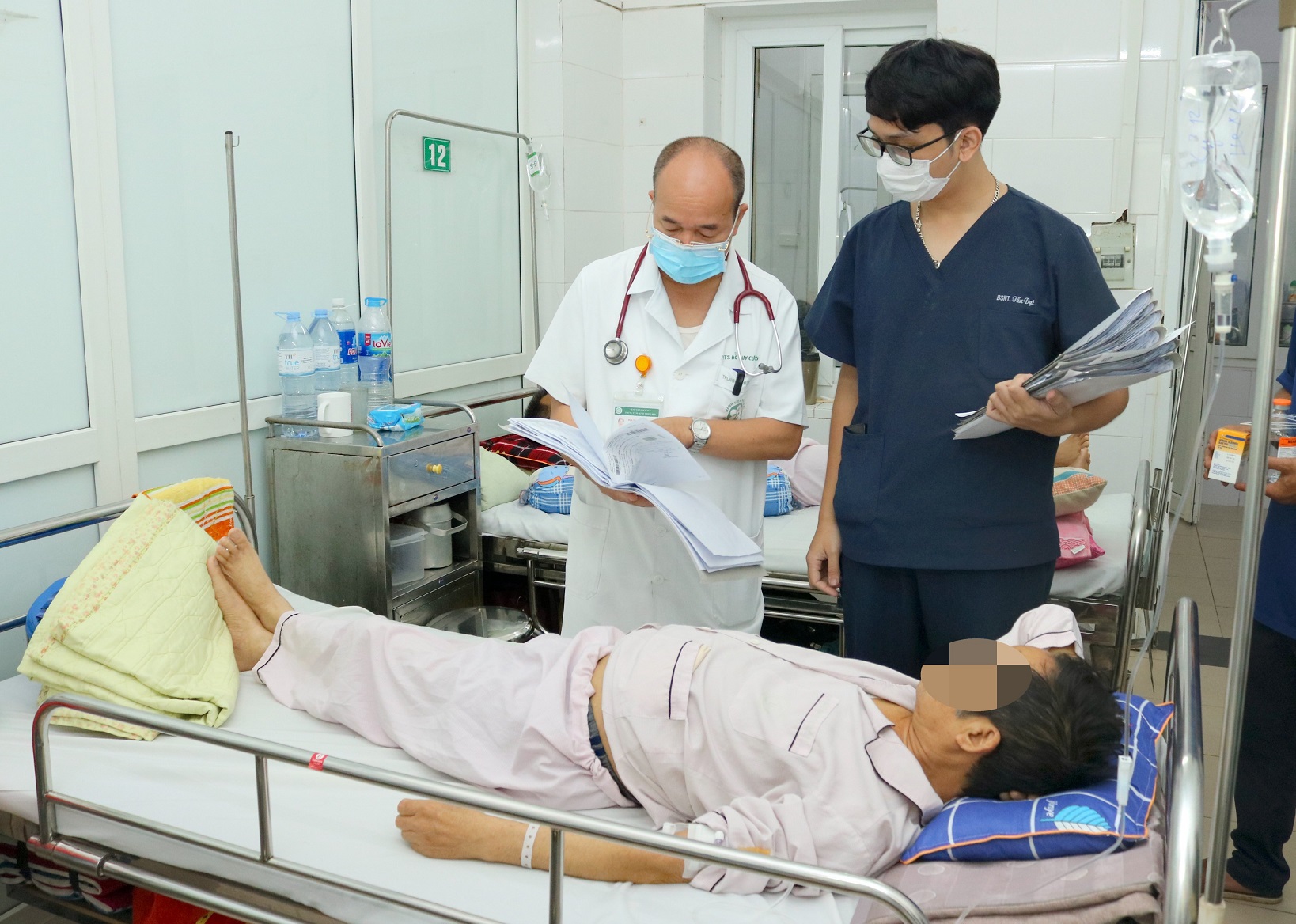Suy gan, ung thư gan vì bỏ điều trị viêm gan B, C giữa chừng - Ảnh 1.