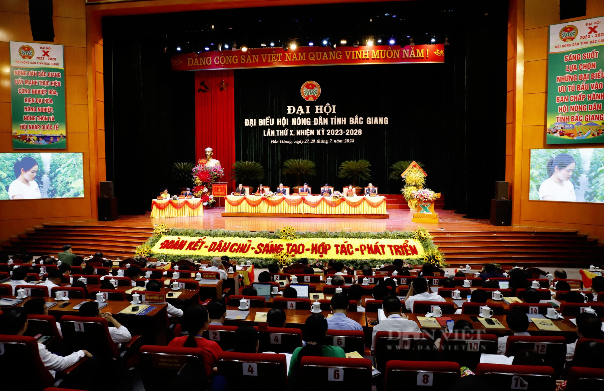 Bí thư Tỉnh ủy Bắc Giang Dương Văn Thái: Đưa nông dân &quot;chân lấm, tay bùn&quot; thành lực lượng sản xuất chuyên nghiệp, hiện đại - Ảnh 1.