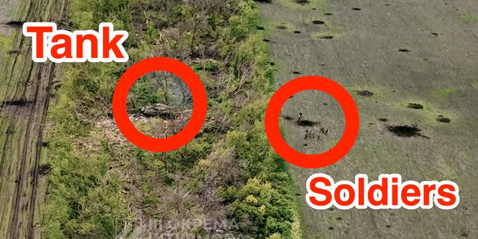 Xe tăng Ukraine rượt đuổi lính Nga trong làn đạn pháo sau khi họ không chịu đầu hàng - Ảnh 1.