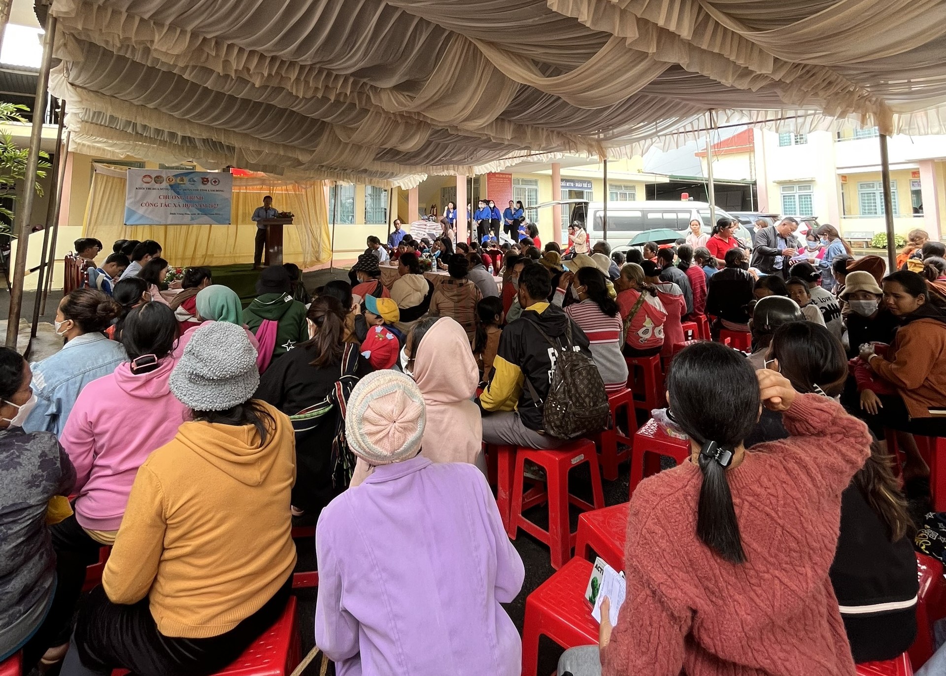Hội Nông dân tỉnh Lâm Đồng phối hợp tổ chức nhiều hoạt động xã hội, hỗ trợ người nghèo - Ảnh 1.