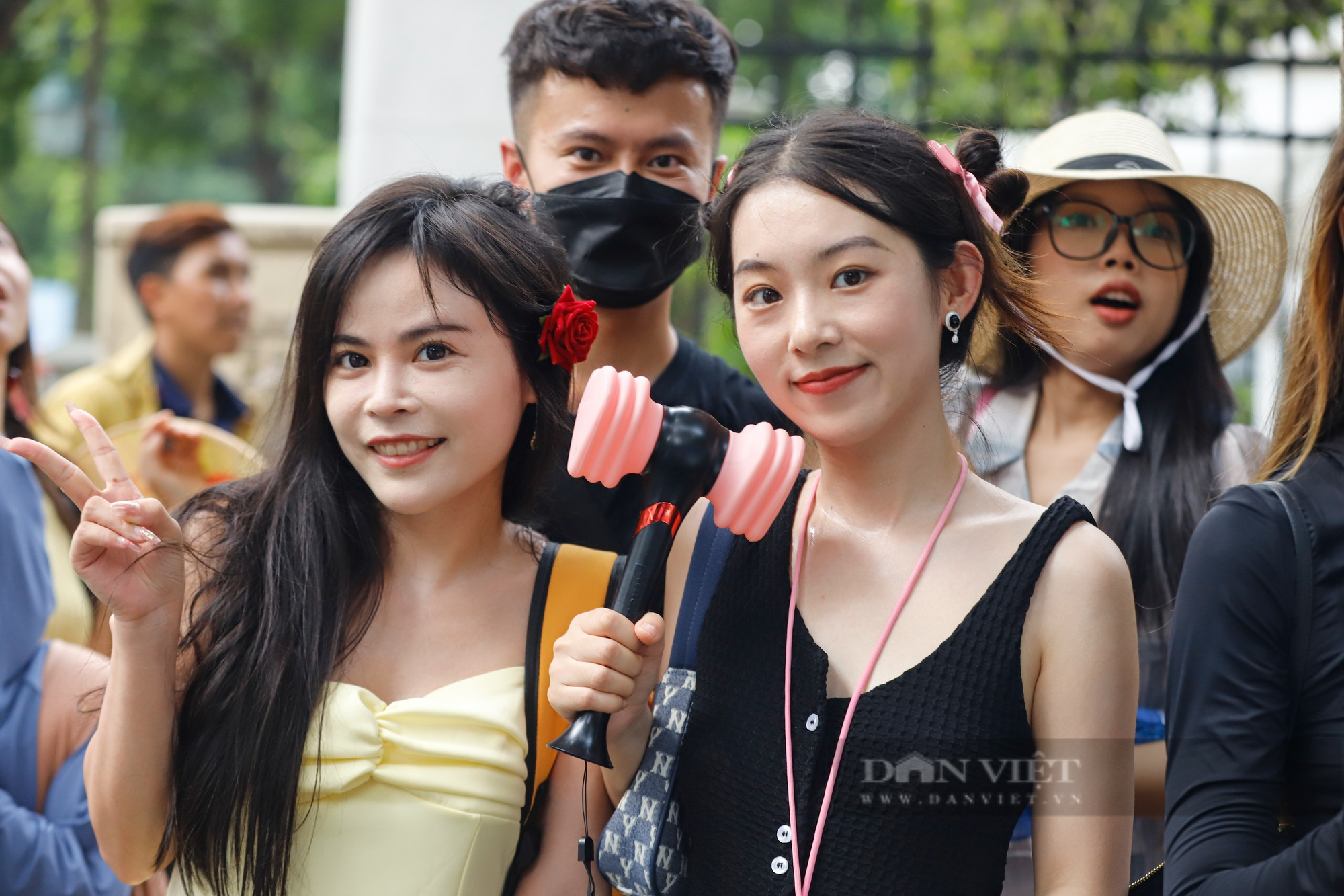 Xe chở Blackpink cùng e-kip bí mật di chuyển từ khách sạn Capella đến sân vận động Mỹ Đình từ sớm - Ảnh 5.